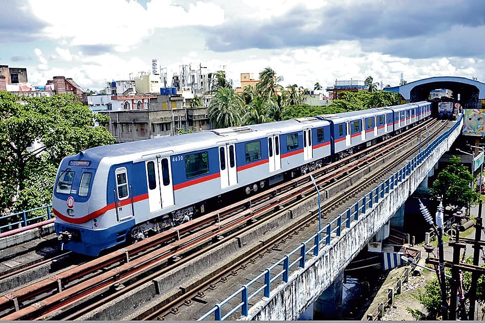 ईस्ट-वेस्ट मेट्रो के लिए मिले 300 करोड़