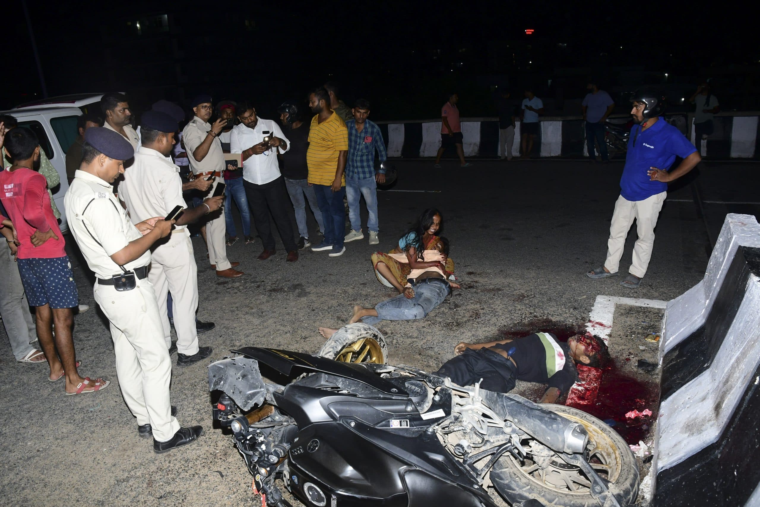 Patna : एम्स एलिवेटेड रोड पर दो बाइक में टक्कर, तीन की मौत, दो घायल