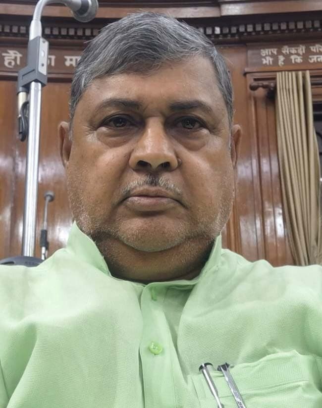 विधायक ने नगरपालिका बाजार का जीर्णोद्धार का मुद्दा उठाया