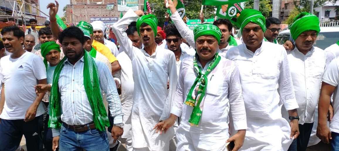 आरक्षण की मांग को लेकर राजद की पदयात्रा पहुंची टिकारी