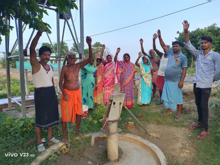 खराब चापानल की नहीं हो रही मरम्मत, पेयजल की सप्लाई नहीं होने से ग्रामीणों में आक्रोश