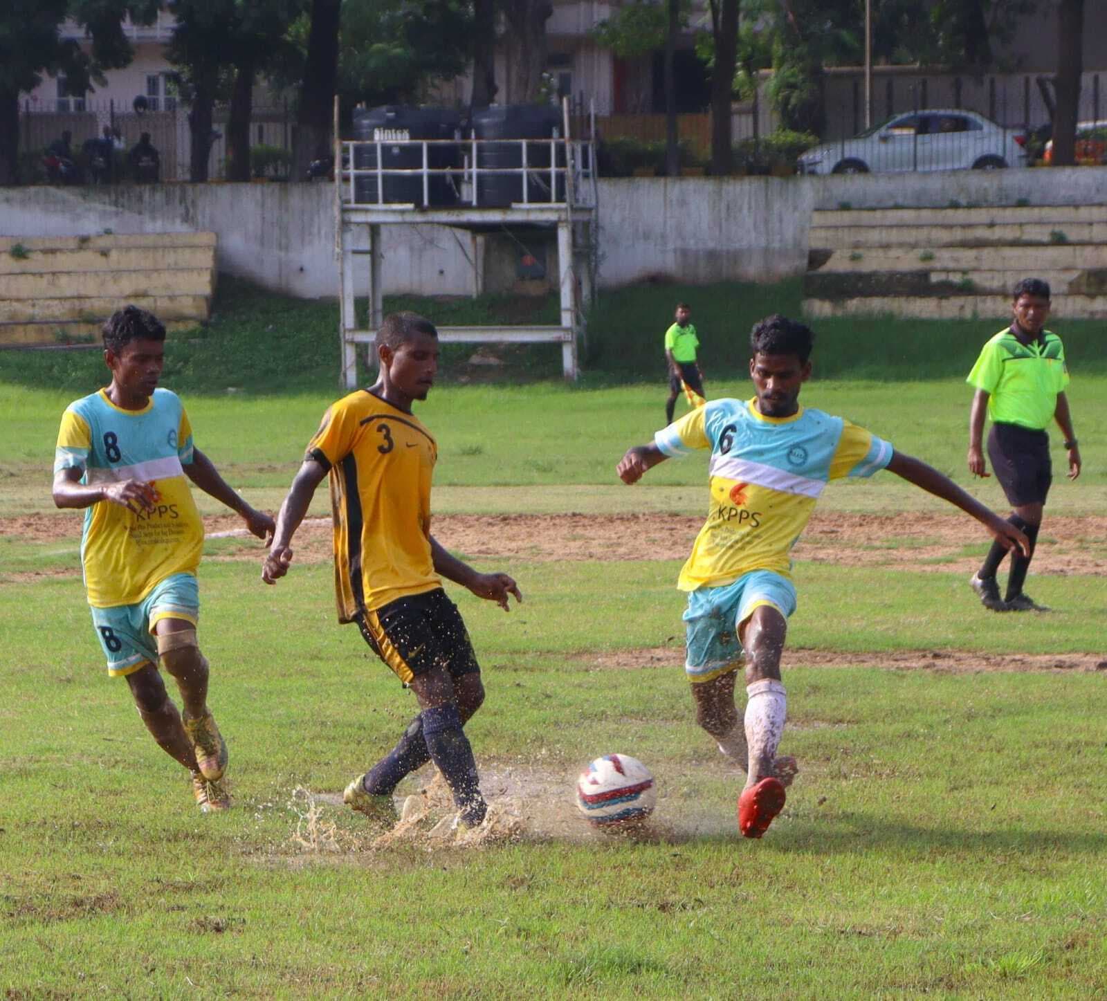 न्यू ब्वॉयज क्लब ने आदिवासी डेवलपमेंट को 2-1 से हराया