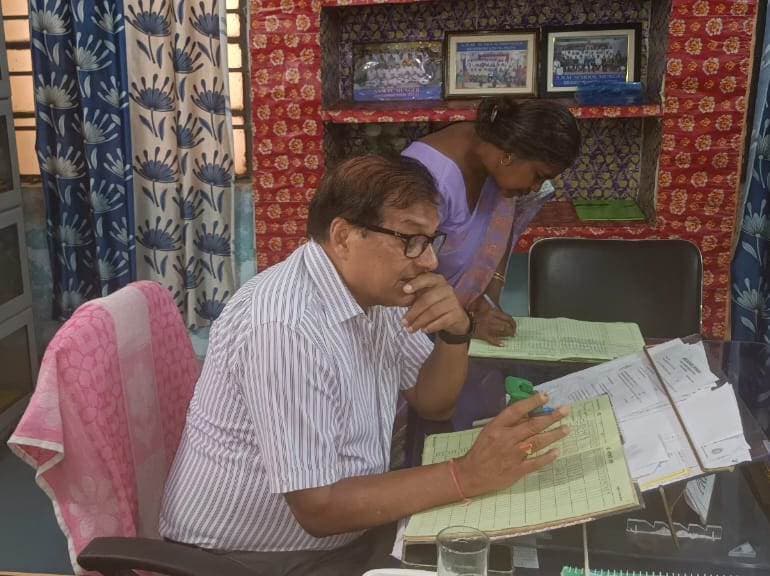 सीएस ने किया एएनएम स्कूल का औचक निरीक्षण, अनुपस्थित मिले प्राचार्य व कर्मी