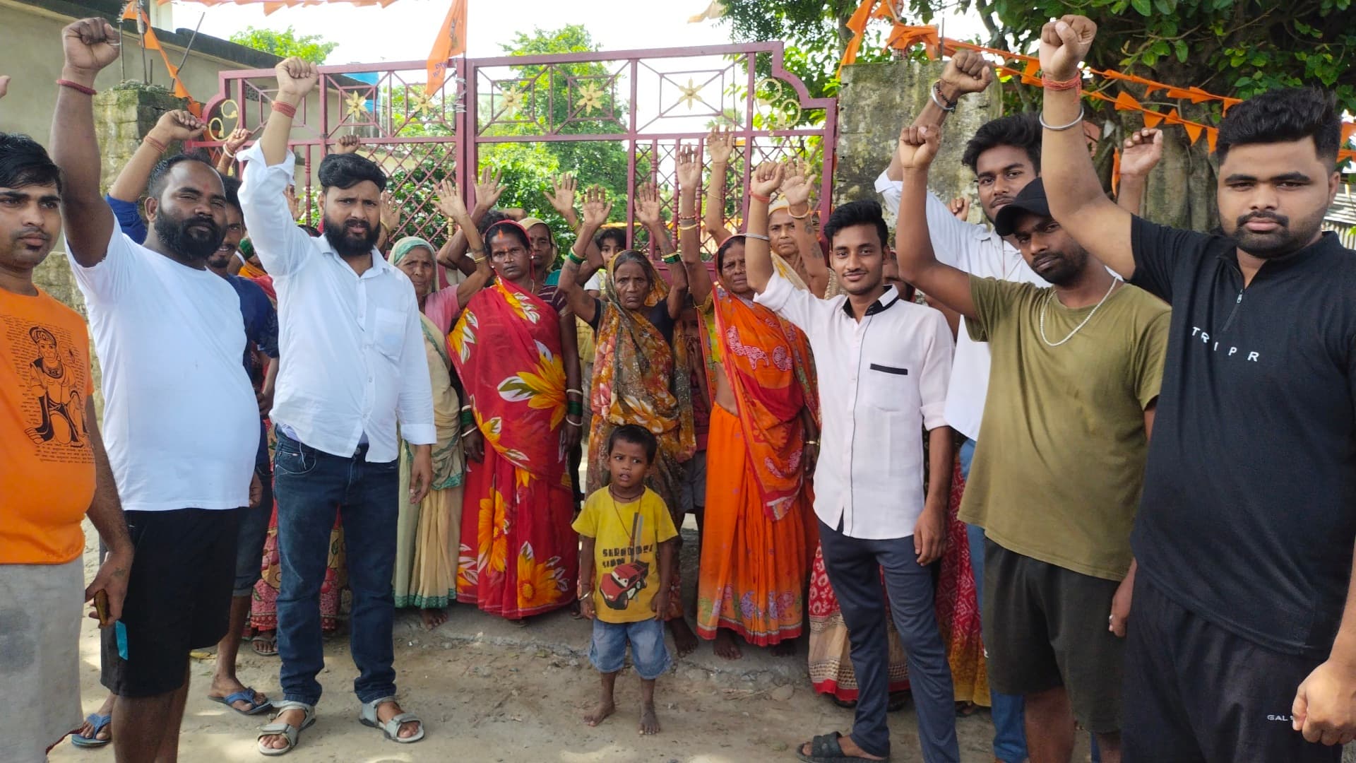 खगड़ा पासवान टोला स्थित मां काली व शिव मंदिर में चोरी की घटना से स्थानीय लोगों मेें आक्रोश