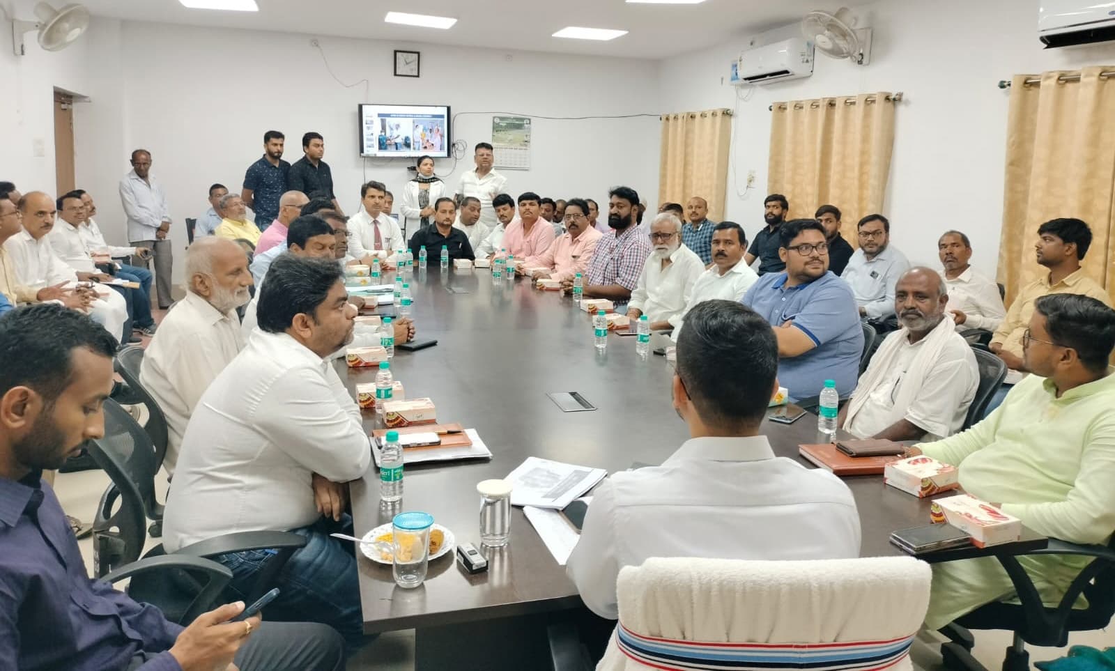 टीबी को समाज से दूर भगाने के लिए समृद्ध लोग आगे आएं- डीएम