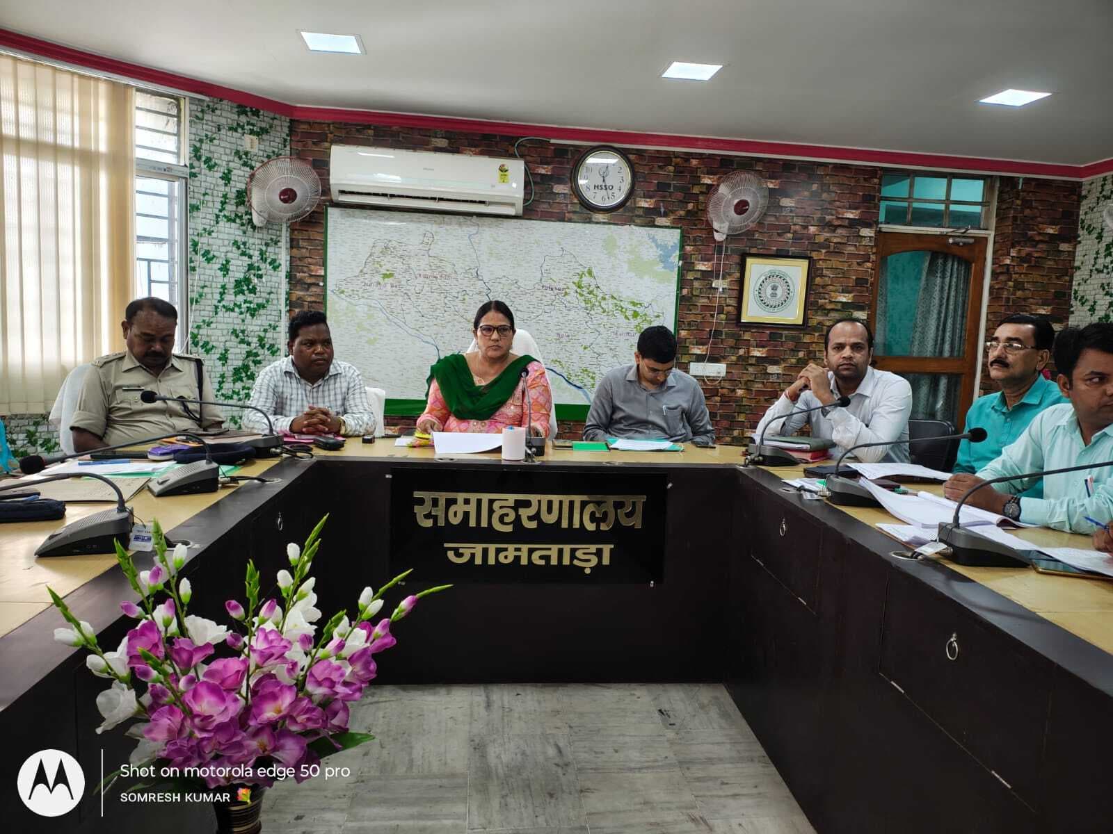 आदिवासी दिवस पर लाभुकों को दिया जायेगा वनाधिकार का पट्टा : डीसी