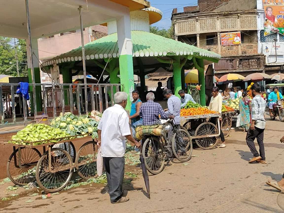 गांधी चौक व शहर की प्रमुख सड़कों पर अतिक्रमण से राहगीर परेशान, आवागमन सुगम बनाने की मांग
