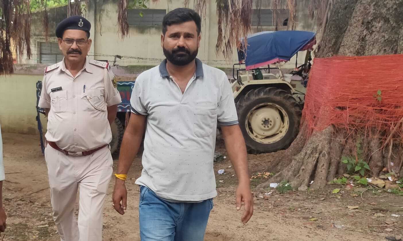 तीन किलो दो सौ ग्राम गांजा के साथ तस्कर गिरफ्तार