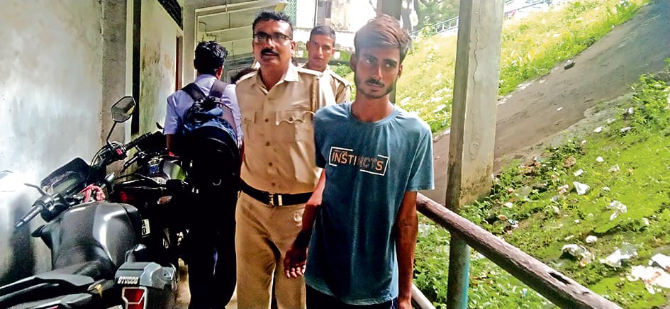 सोना चोरी में ज्वेलरी शॉप के तीन कर्मचारी गिरफ्तार