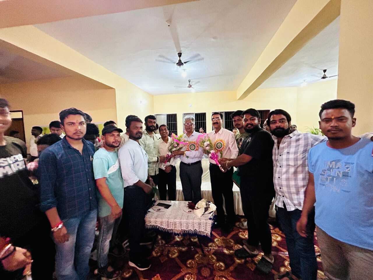 कॉलेज में पीजी की पढ़ाई के लिए कुलपति को दिया ज्ञापन