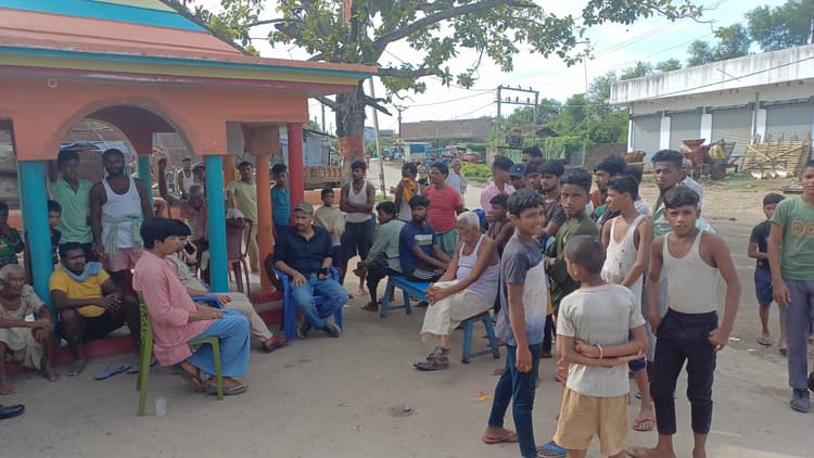 दो पक्षों के बीच मारपीट में एक घायल, आक्रोशित लोगों ने किया सड़क जाम