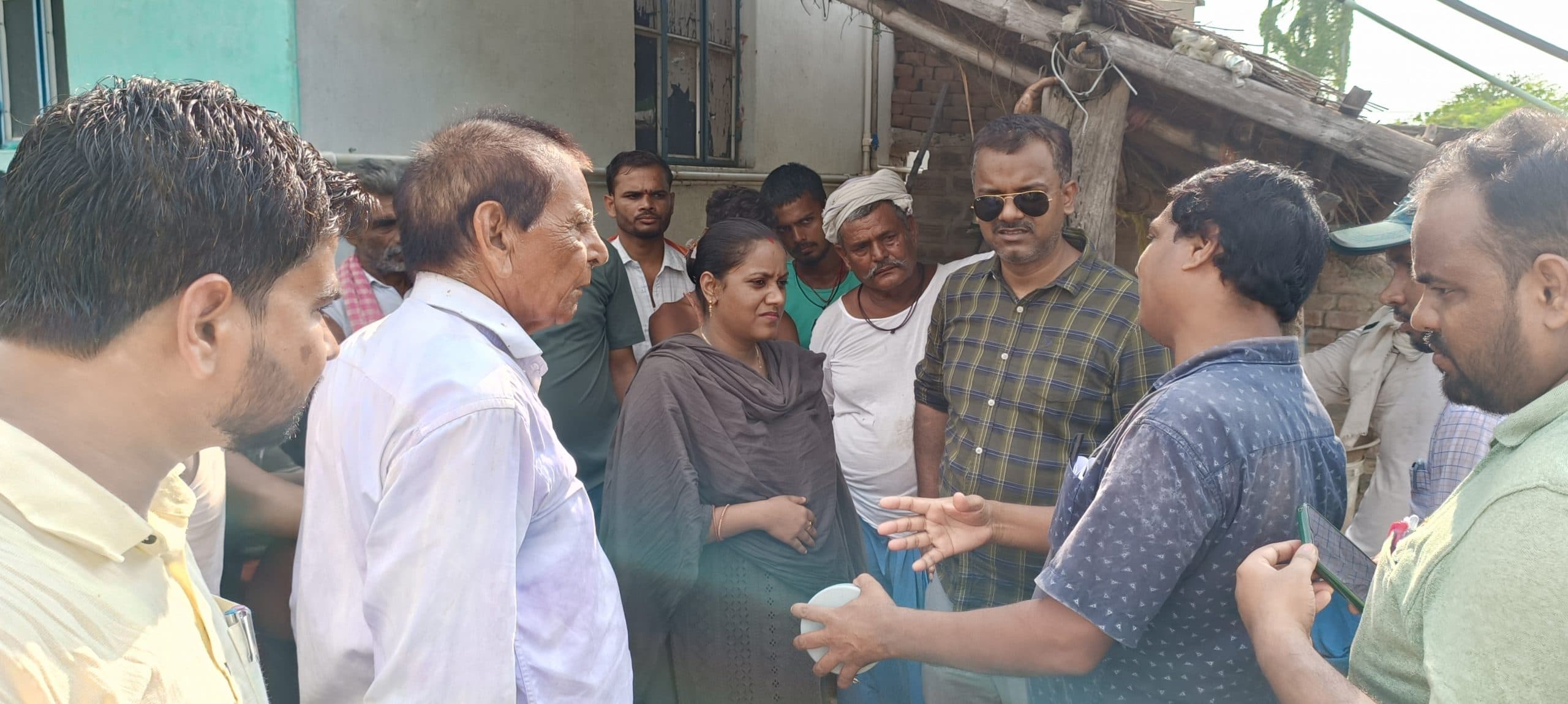 हाइ कोर्ट के आदेश पर कुमार गांव स्थित पइन से हटाया अतिक्रमण