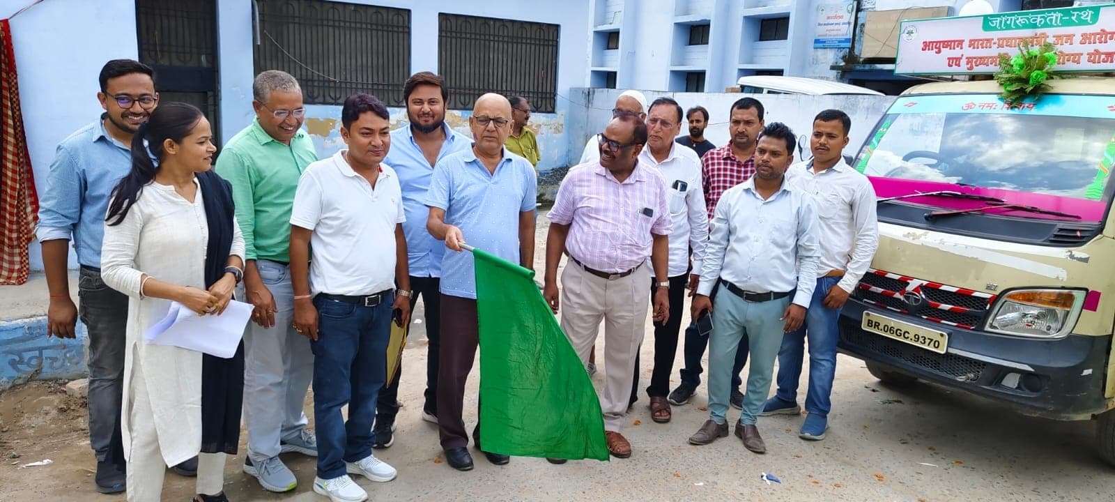 बीसों प्रखंडों के लिए जागरूकता रथ को सिविल सर्जन ने किया रवाना