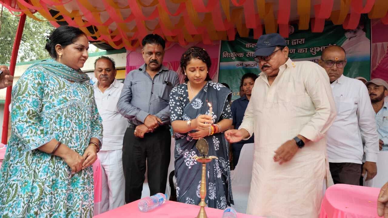 गांडेय में विधायक कल्पना मुर्मू सोरेन ने किया साइकिल वितरण