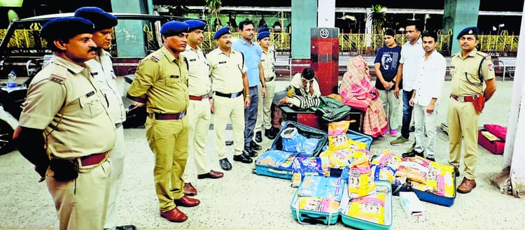 हावड़ा स्टेशन से 65 किलो गांजा जब्त, दो गिरफ्तार