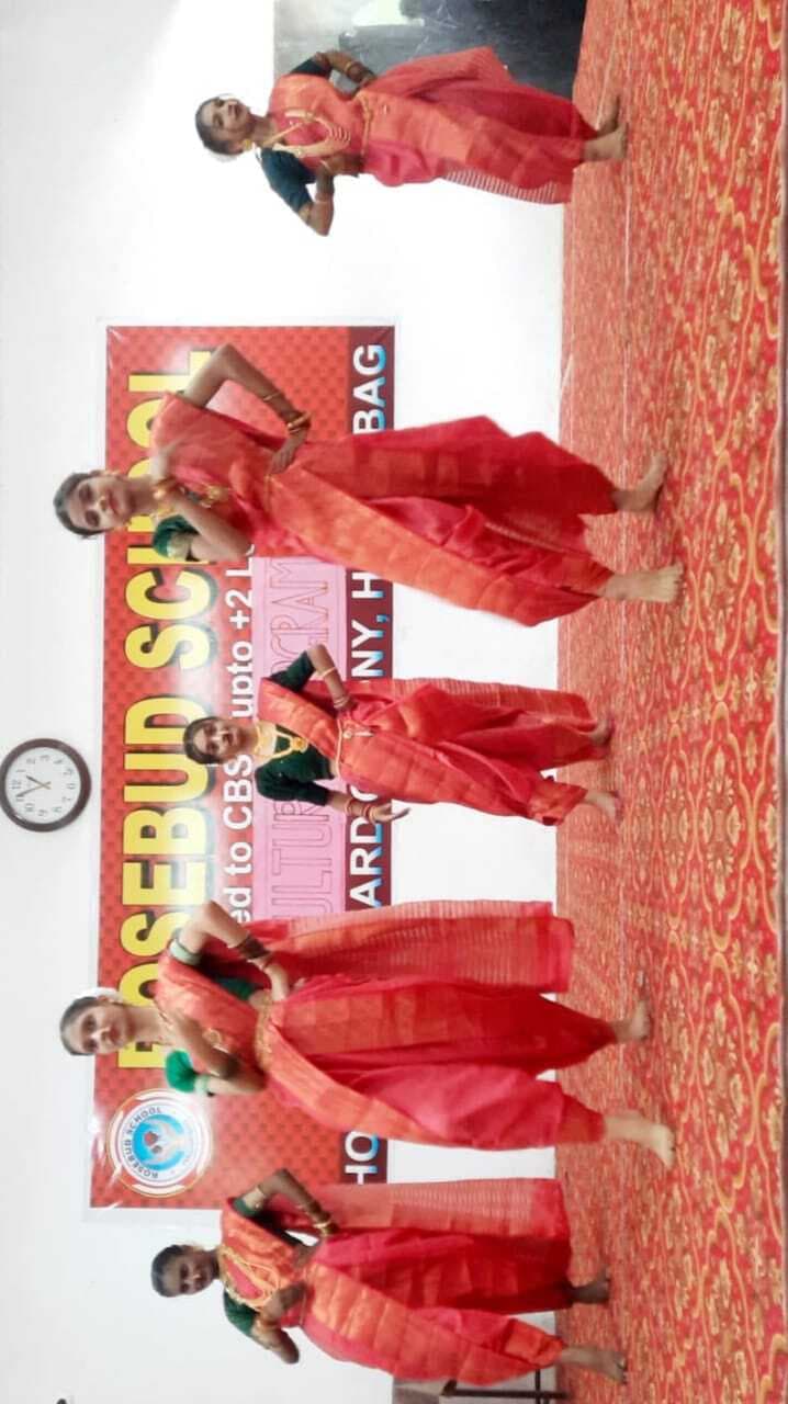 रोजबड स्कूल में सांस्कृतिक कार्यक्रम में बच्चे पुरस्कृत