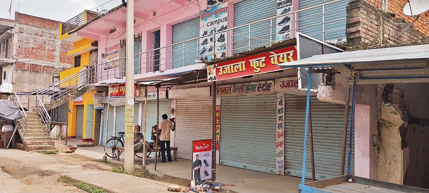 जिले के दक्षिण-पश्चिम में सड़कों पर सन्नाटा, बंद रहीं दुकानें