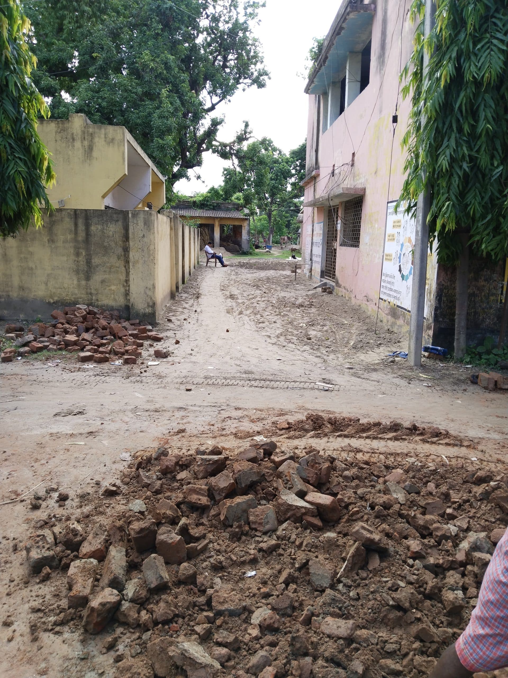 एक ही जगह पर संचालित हो रही है दो अलग-अलग  योजनाएं