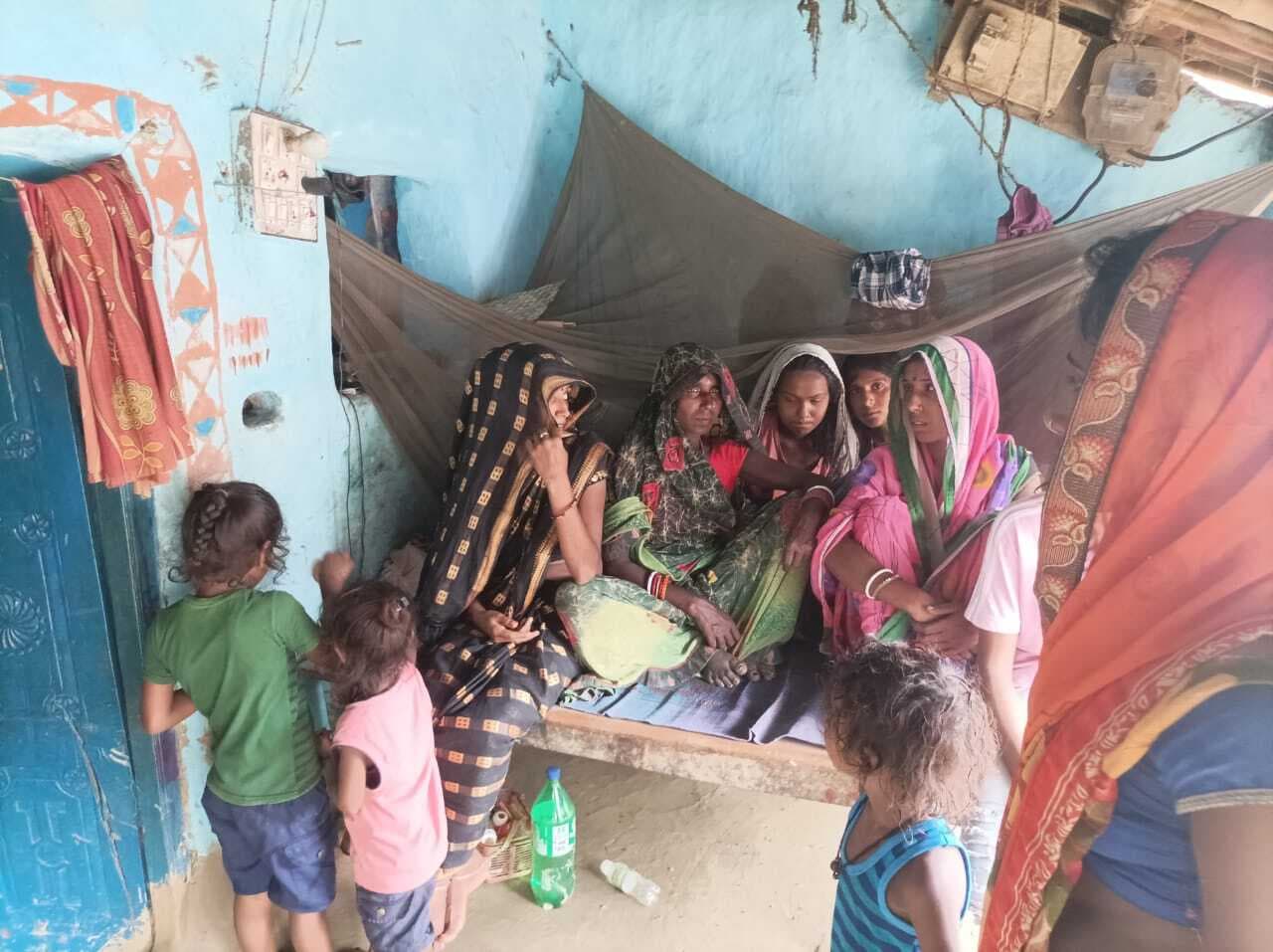 घंटों प्रयास के बाद मिला किशोरियों का शव