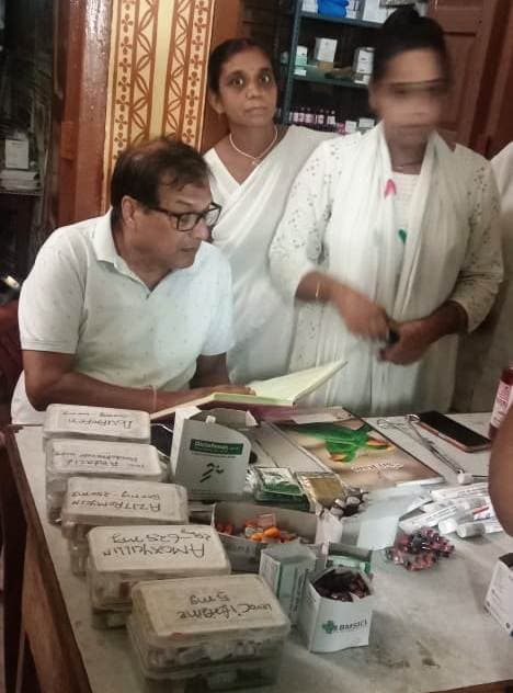 कांवरिया पथ के स्वास्थ्य शिविरों का सिविल सर्जन ने किया निरीक्षण, कई चिकित्सक व कर्मी मिले अनुपस्थित