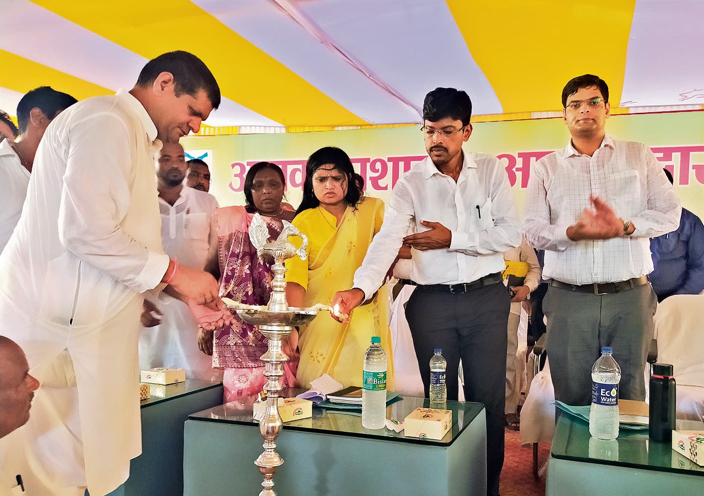 लोगों की समस्याएं डीएम ने सुनीं, कहा-जल्द होगा निबटारा