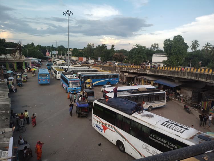 बस टर्मिनल का डाक होने के तीन महीने बाद भी संवदेक ने नहीं जमा की देय राशि