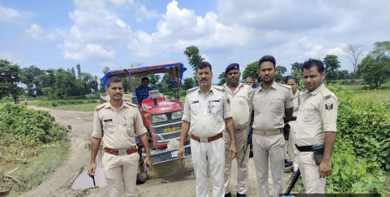 चेंगा अवैध बालू खनन, गलगलिया पुलिस ने ट्रैक्टर को किया जब्त, चालक फरार