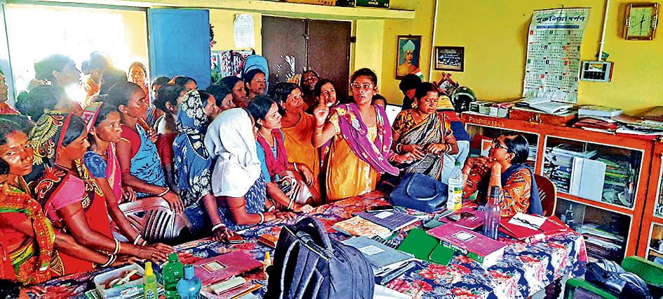 स्कूल में मिड डे मील पर सुपर निगरानी से रोष