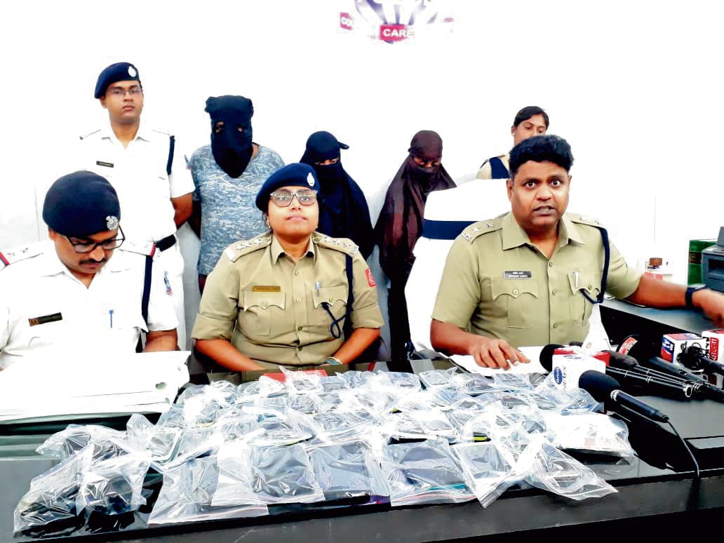 मोबाइल टावर के नाम पर लाखों की ठगी में मध्यमग्राम व बांसद्रोणी से तीन गिरफ्तार