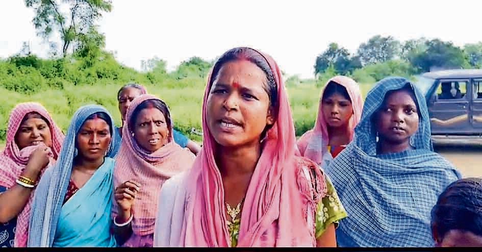 ओसीपी में ब्लास्टिंग से मकानों के क्षतिग्रस्त होने का आरोप, ट्रांसपोर्टिंग बंद कर प्रदर्शन किया