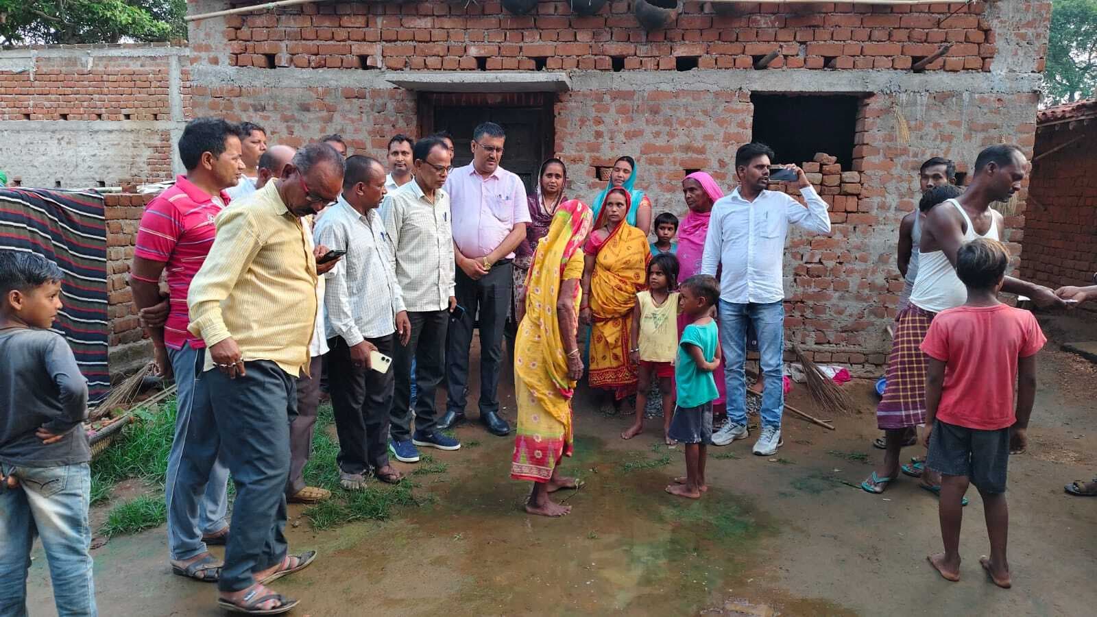 बीडीओ ने नाम जांचो अभियान का किया निरीक्षण