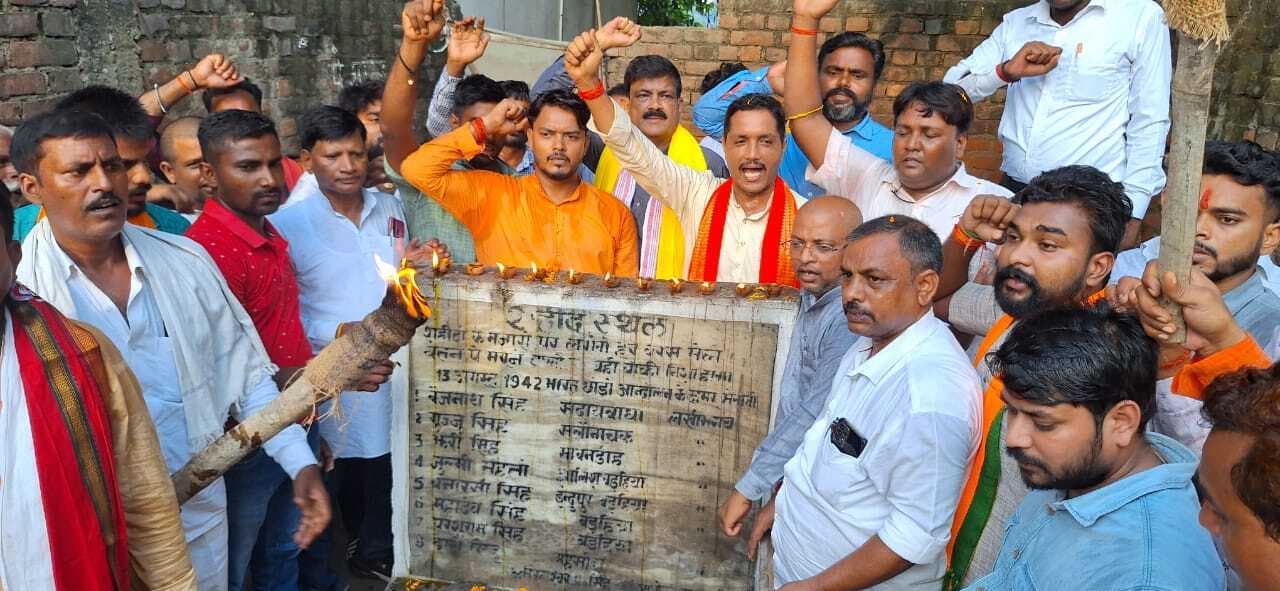 कारगिल विजय उत्सव पर भाजयुमो ने शहीद स्मारक पर जलाये दीप