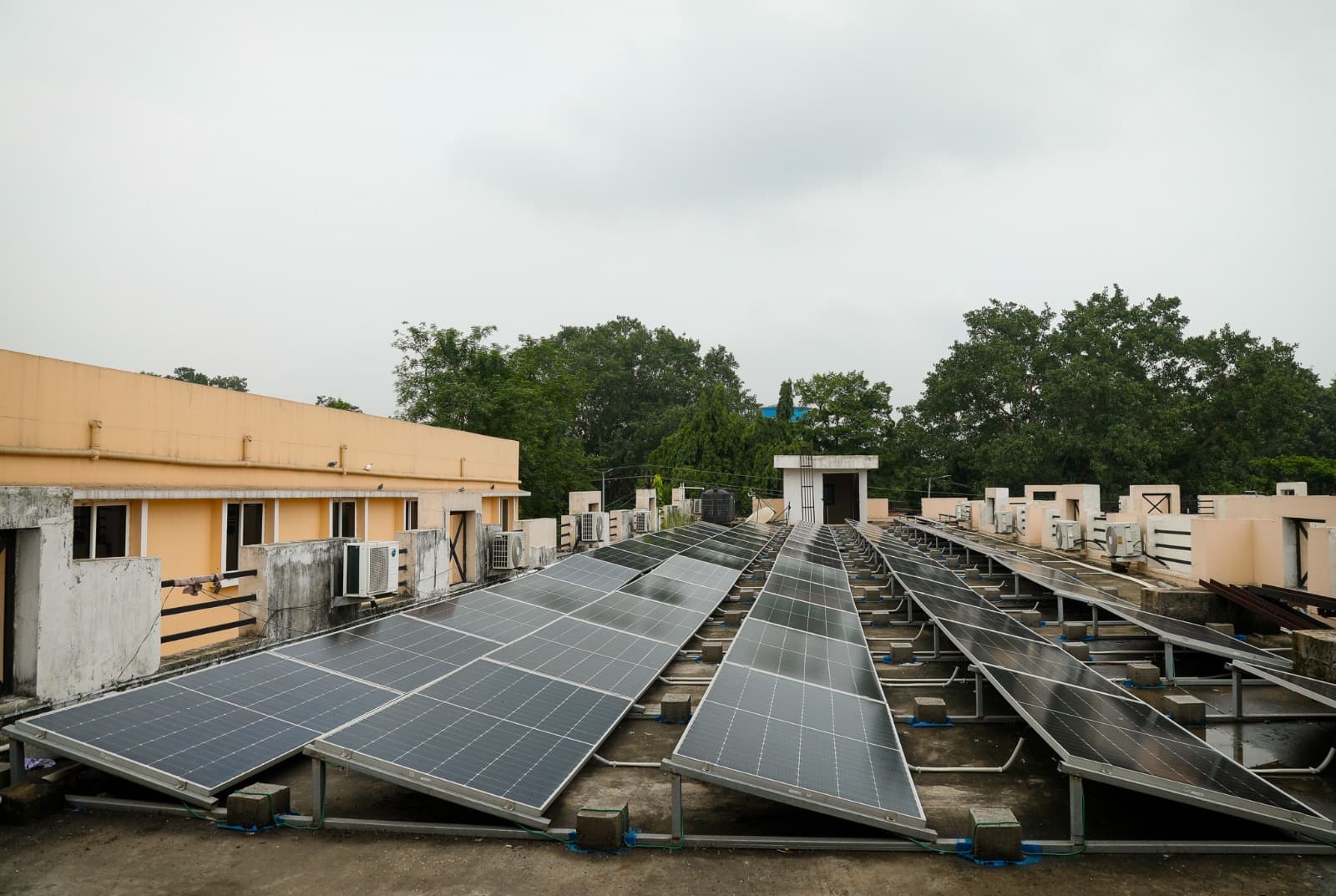 हरित ऊर्जा की दिशा में अनूठी पहल, आरएमसी समेत आठ सरकारी भवनों पर सौर परियोजना स्थापित