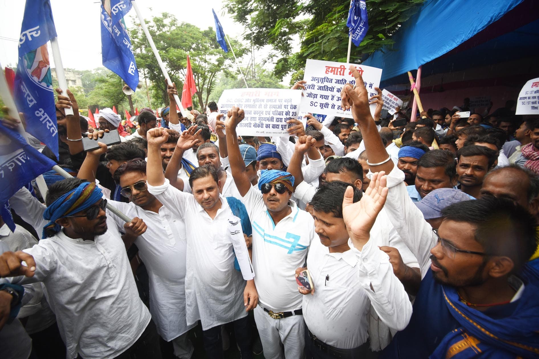 भीम आर्मी ने किया मार्च पुलिस ने गर्दनीबाग में रोका