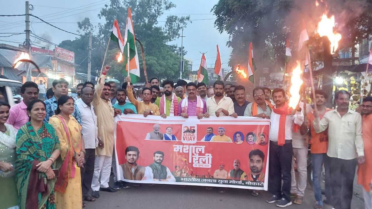 करगिल विजय दिवस पर फुसरो में निकाला मशाल जुलूस