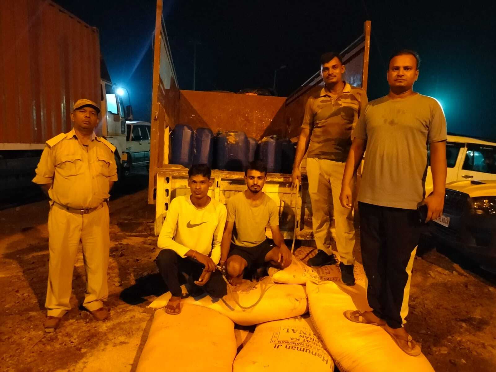 1330 लीटर स्पिरिट के साथ दो धंधेबाज गिरफ्तार