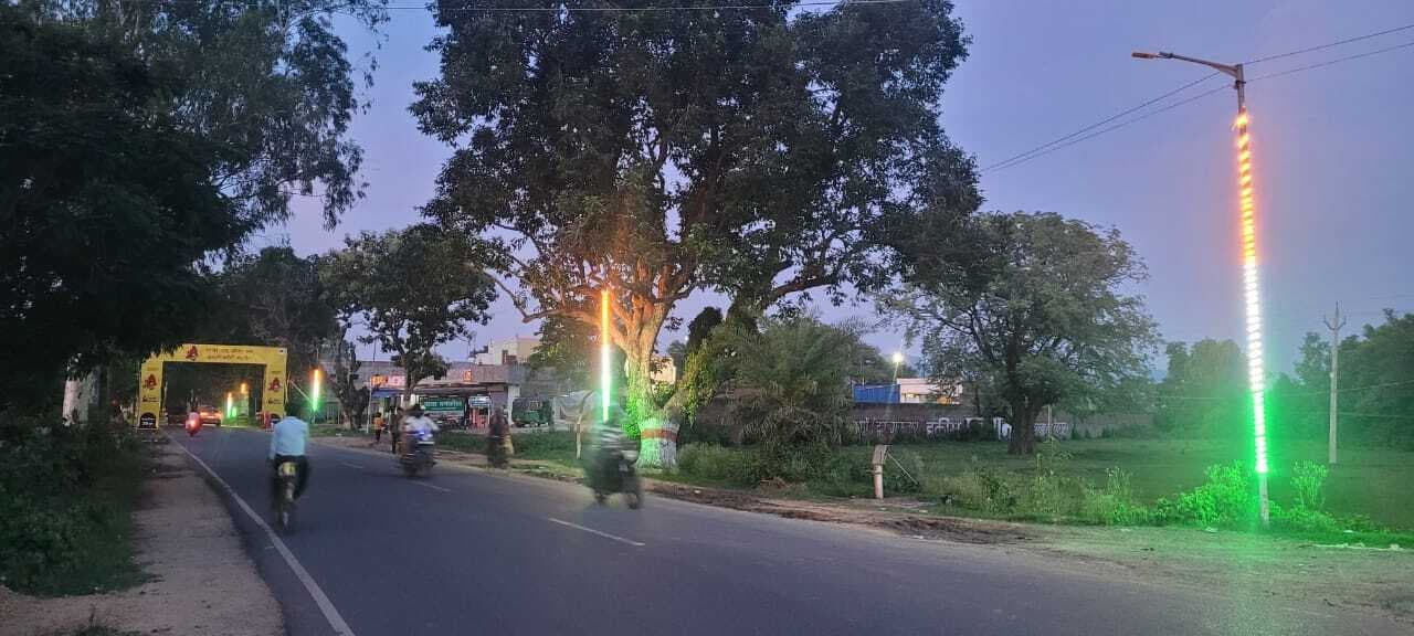 देवघर-बासुकिनाथ मार्ग में नहीं जल रहीं अधिकतर सोलर लाइटें