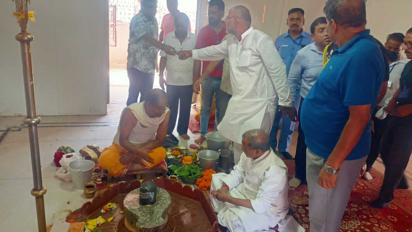 सिक्किम के राज्यपाल ने हरगौरी मंदिर में की पूजा अर्चना