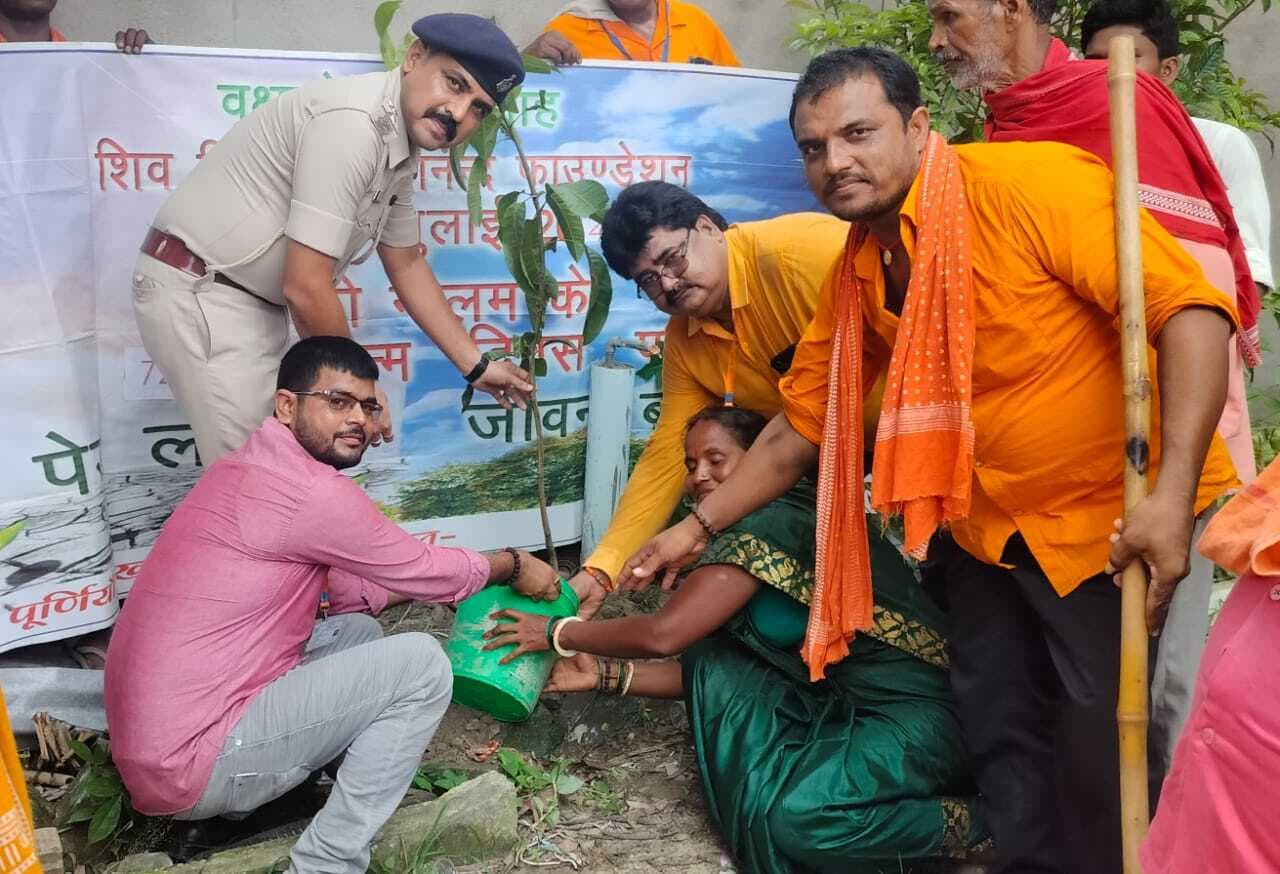 दीदी नीलम आनंद के जन्मोत्सव पर शिवशिष्यों ने किया पौधरोपण