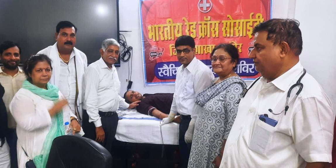 राजकीय पॉलीटेक्निक कॉलेज में 13 लोगों ने किया स्वैच्छिक रक्तदान