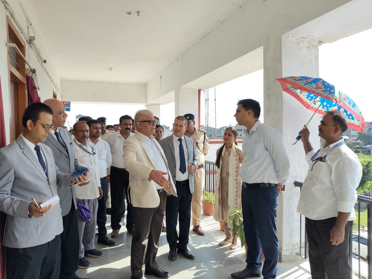 जमीन की उपलब्धता का न्यायाधीश ने किया निरीक्षण