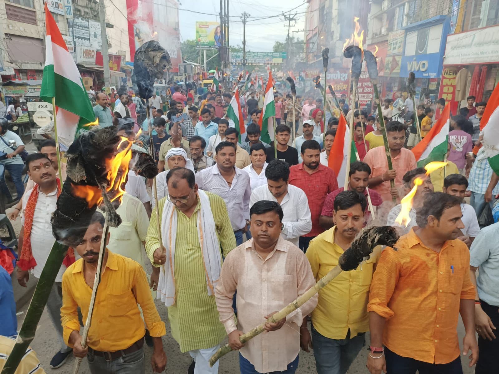 कारगिल विजय दिवस पर निकाला गया मशाल जुलूस