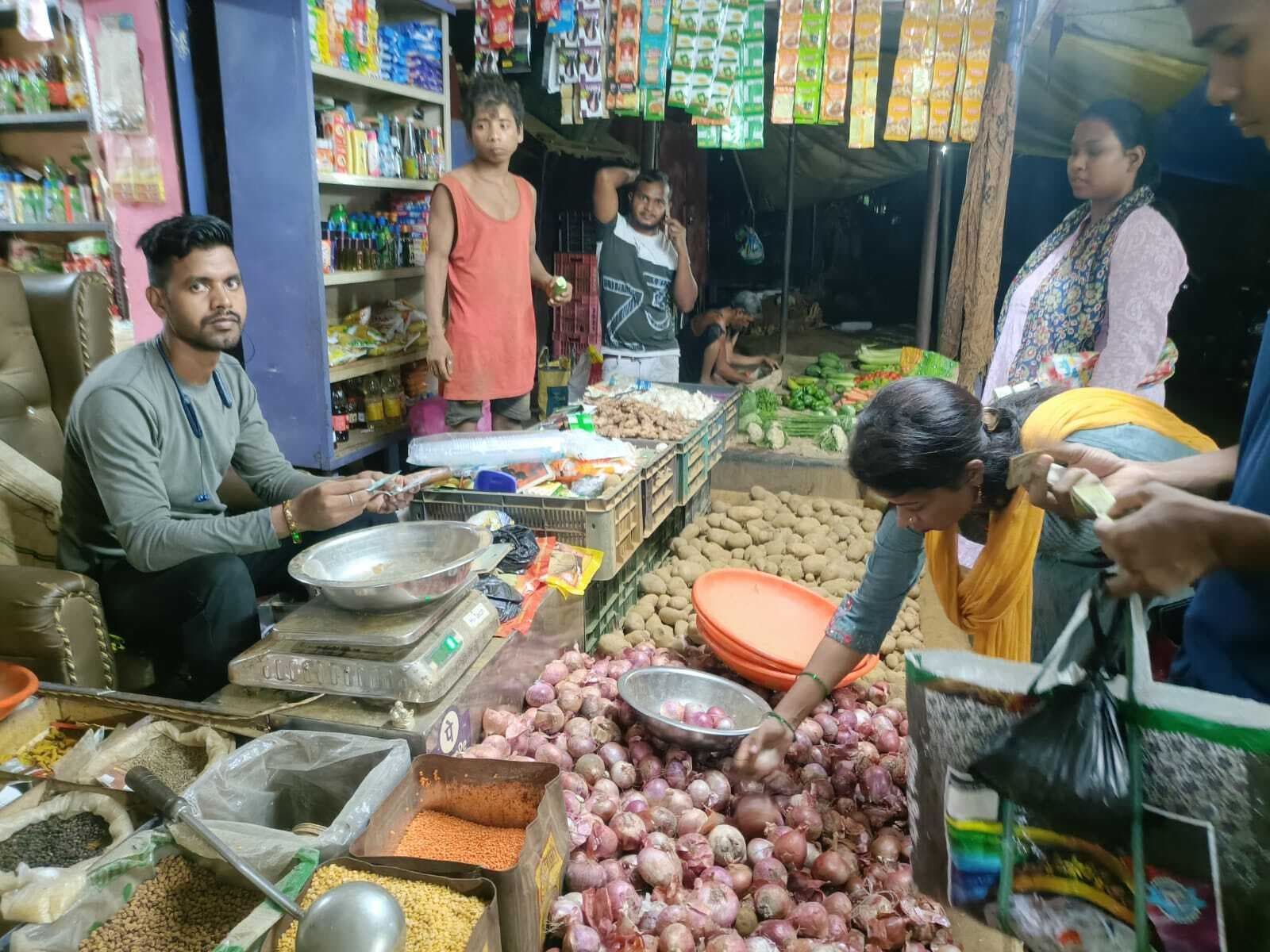 पश्चिम बंगाल से दरों को लेकर नहीं बनी सहमति, उत्तर प्रदेश से आलू लाकर मांग पूरी करने की हो रही कोशिश