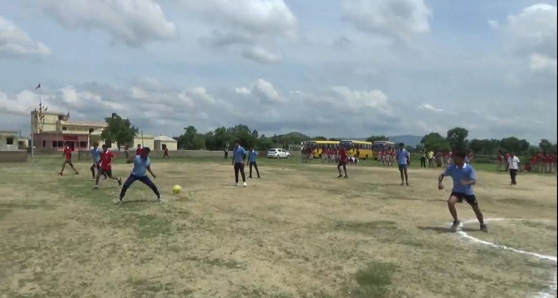 रोमांचक मुकाबले में रेड हाउस ने ब्लू हाउस को 2-1 से हराया