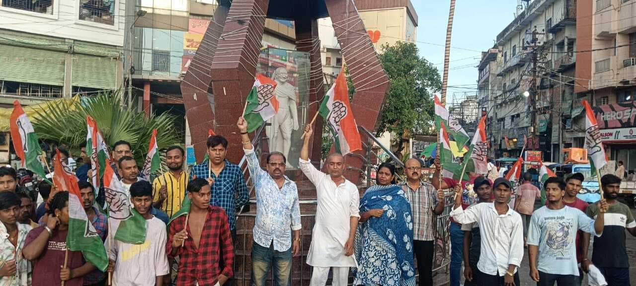 बढ़ते अपराध को लेकर कांग्रेस नेताओं ने किया प्रदर्शन