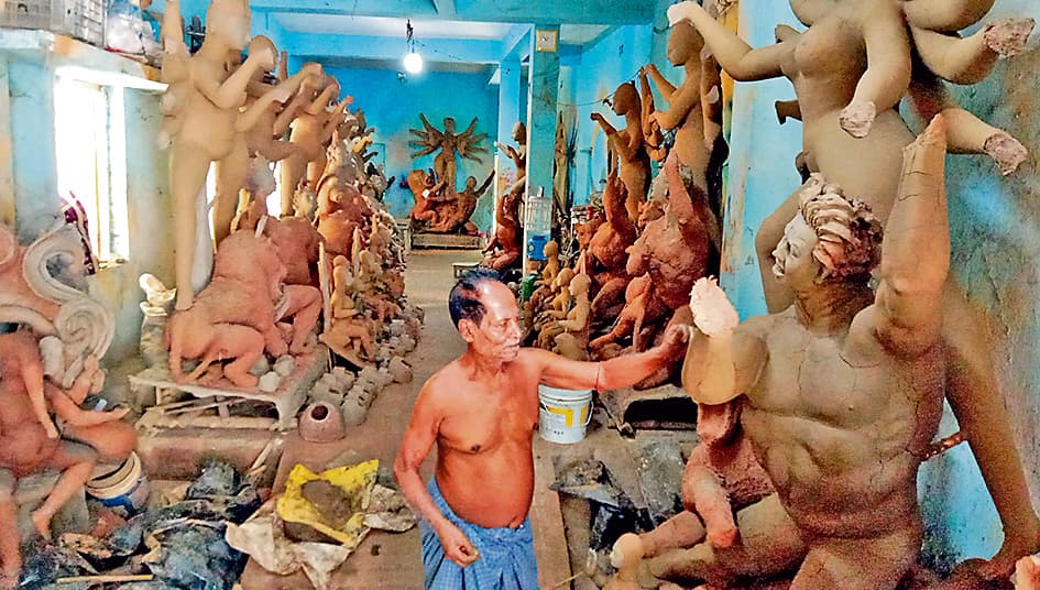 पूजा के पहले मूर्तिकारों की बढ़ी चिंता