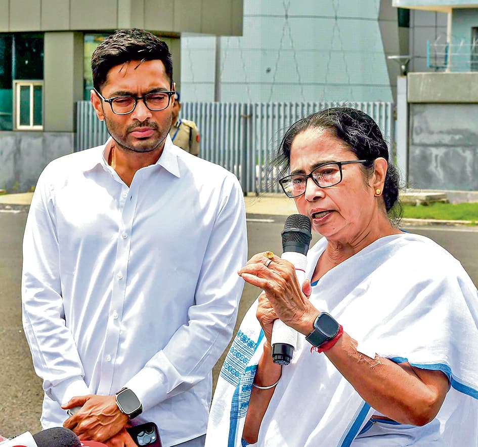 बंगाल को बांटने का मतलब देश को बांटना : ममता