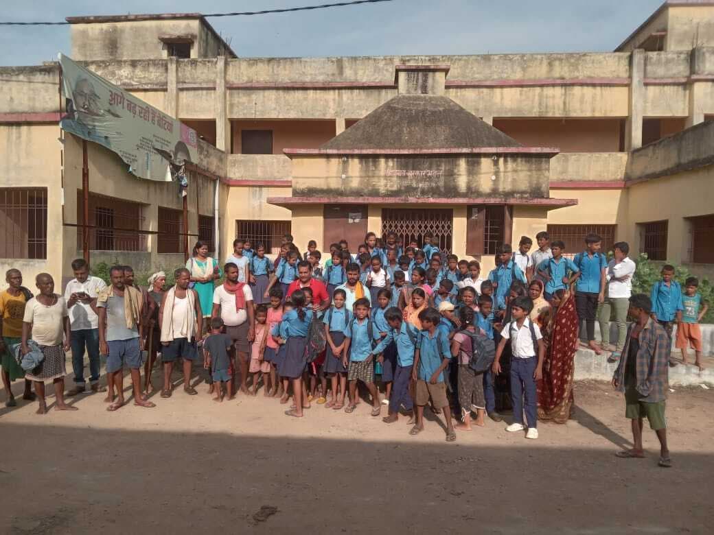 फुलवारीशरीफ. पंचायत भवन मसाढ़ी में सरपंच ने लगाया ताला, छात्र-छात्राओं का हंगामा