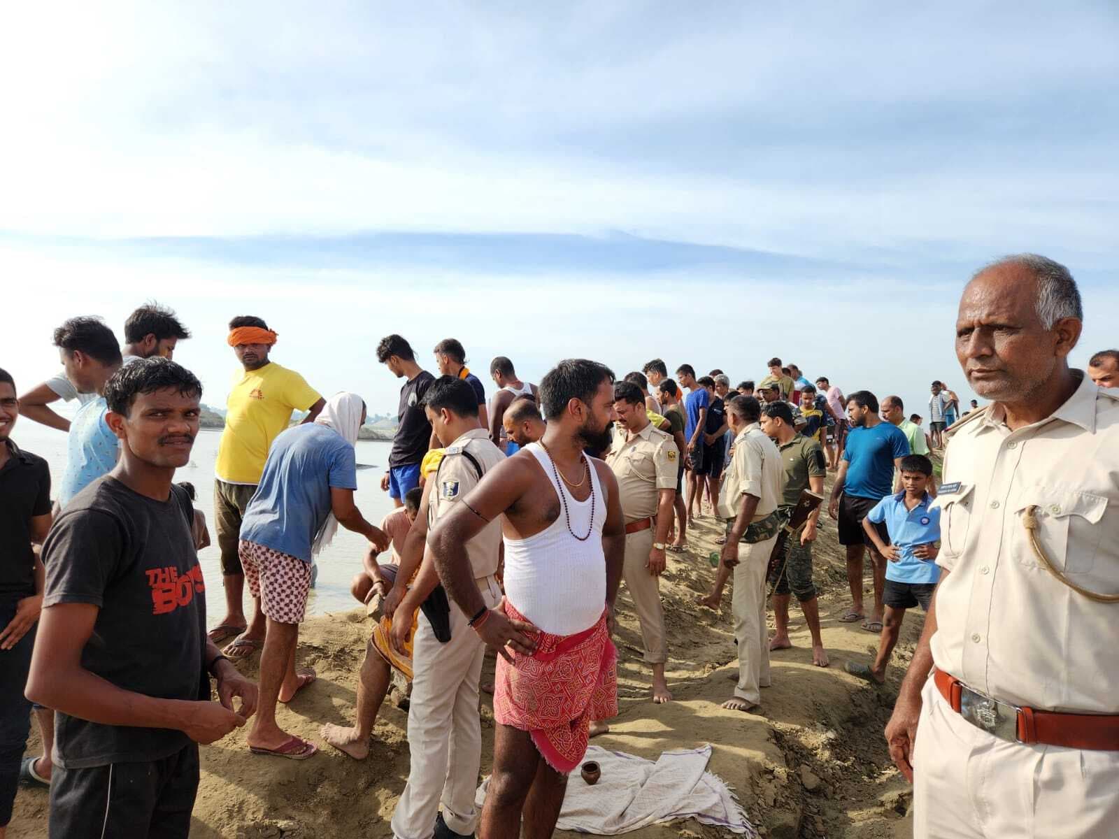 मोकामा के अलग-अलग स्थानों पर गंगा में दो डूबे