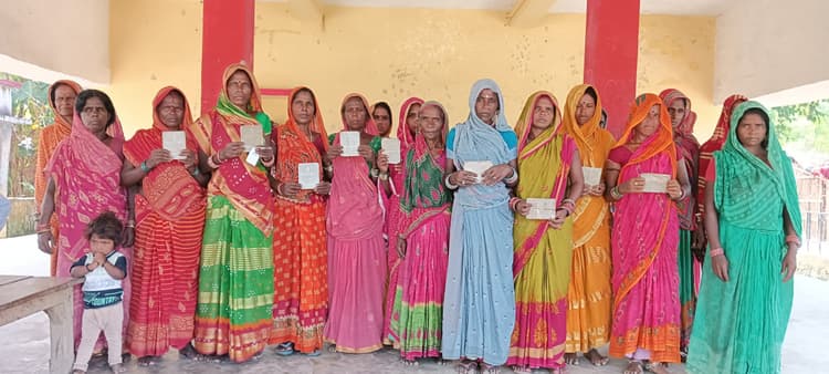 दो माह से राशन नहीं दे रहा लाभुक, की शिकायत